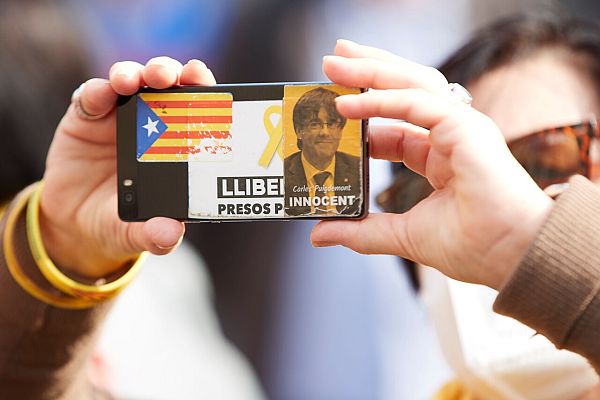 Telediario 1 - Un juez investiga la posible conexión de Puigdemont con Rusia