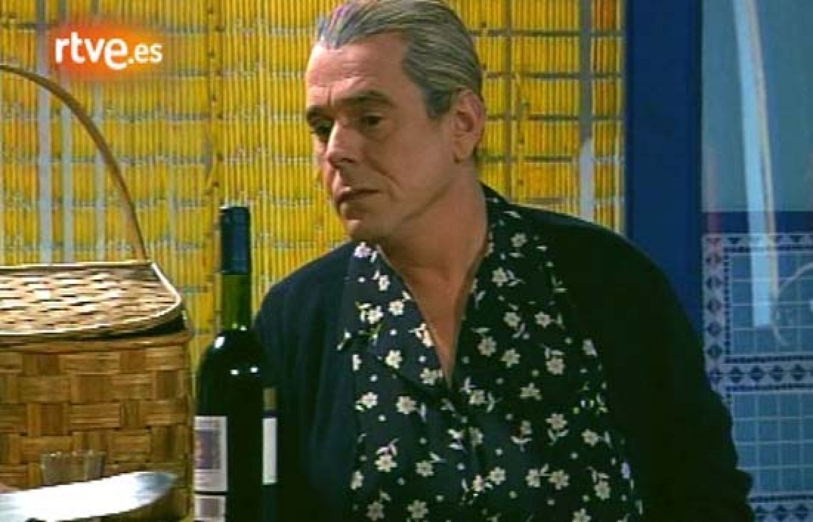 Cruz y Raya - Cumpleaños de Herminia - Humor en el Archivo de RTVE | Ver