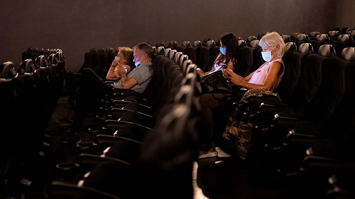 Informativo 24h - Simón, sobre un posible cierre de cines y teatros: "El riesgo es que la gente no se recoge en casa, sino que se va a los bares"