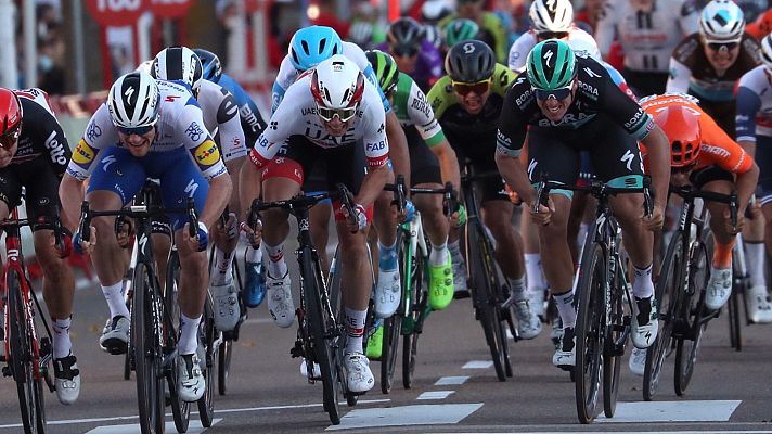 Telediario 1 - Vuelta 2020 | Un cabezazo deja a Bennett sin doblete y Ackermann se lleva la etapa