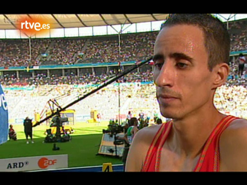 Olmedo se retira de la prueba clasificatoria de los 800. El español no ha podido finalizar la carrera y se ha retirado en la última curva.