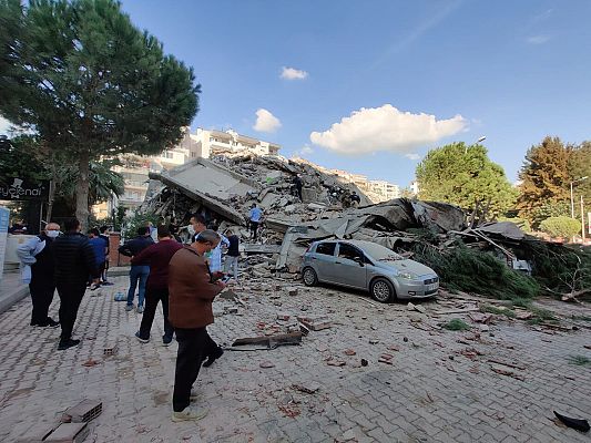 Telediario 1 - Un terremoto de magnitud 7 deja al menos 4 muertos y más de un centenar de heridos en Turquía