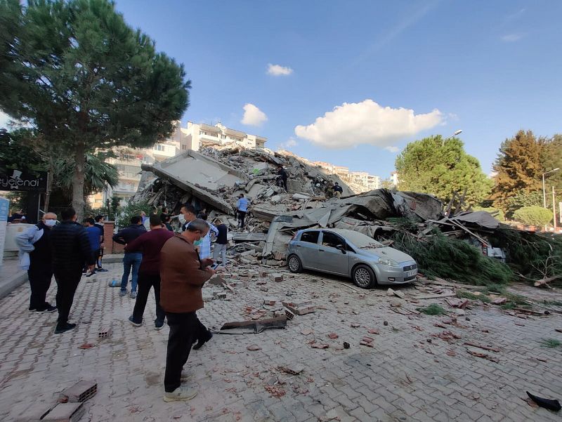 Un fuerte terremoto deja cuatro muertos y más de cien heridos en Turquía | Ver