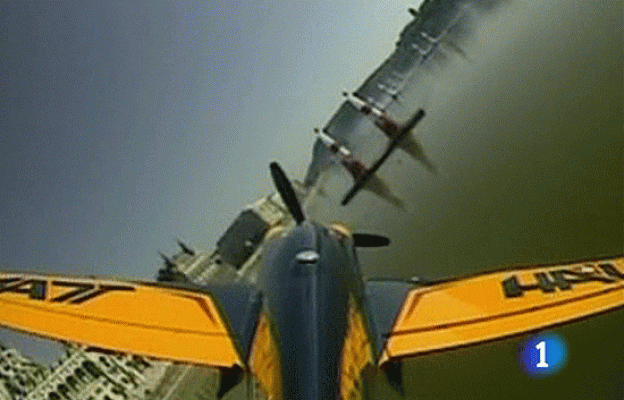  - Acrobacias aéreas sobre el Danubio
