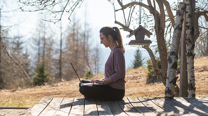 Telediario 1 - Cambio de vida y negocio online contra la España vaciada