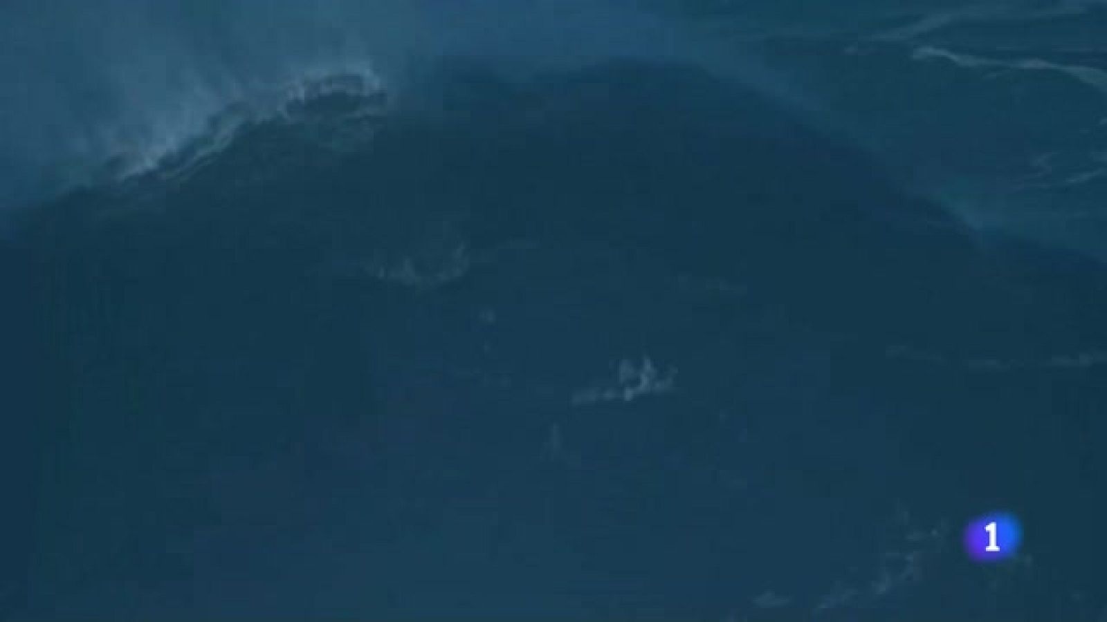 Así rompen las olas en las playas de Nazaré | Ver