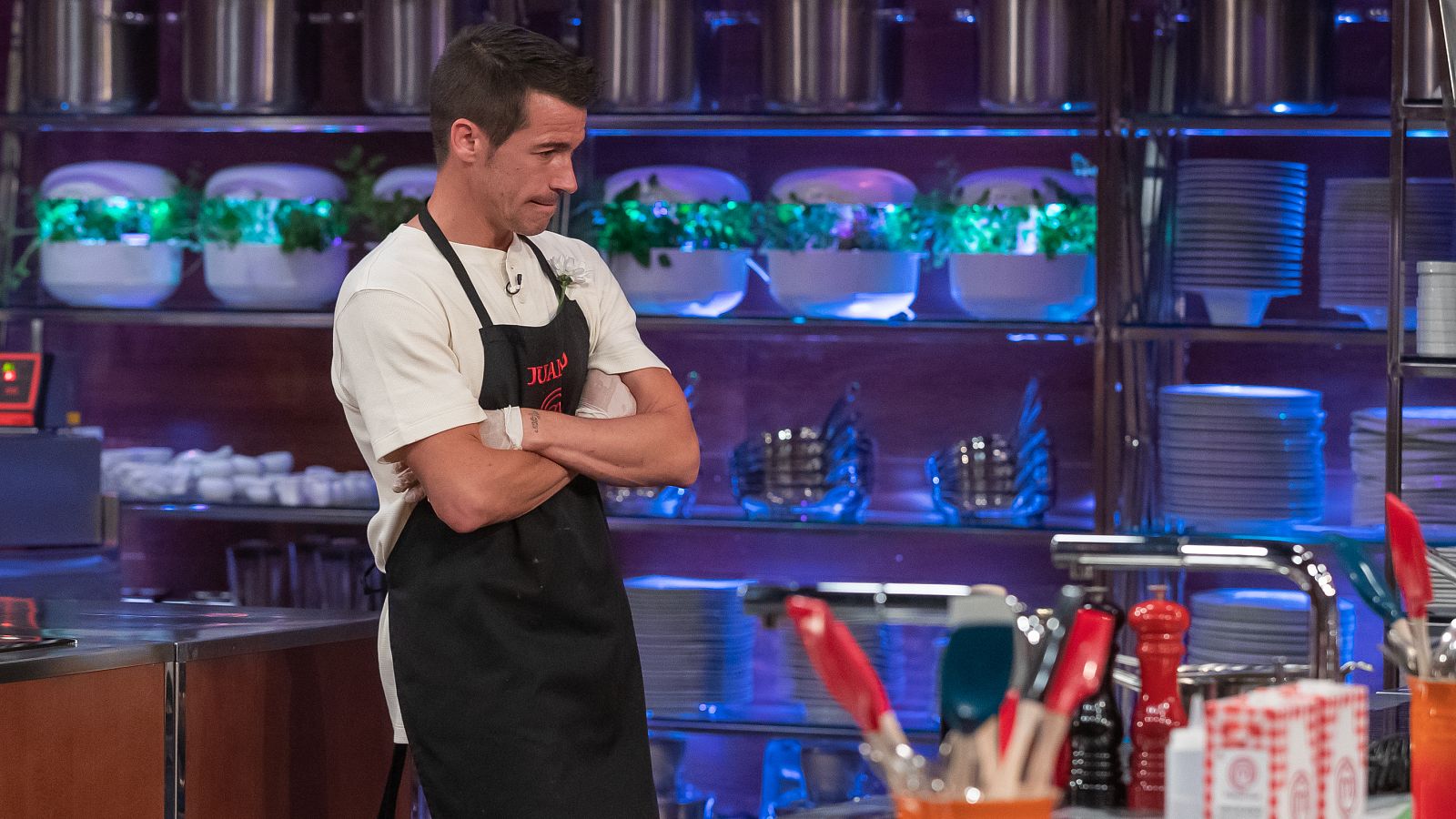 Juanjo pierde los nervios en el cocinado | Ver