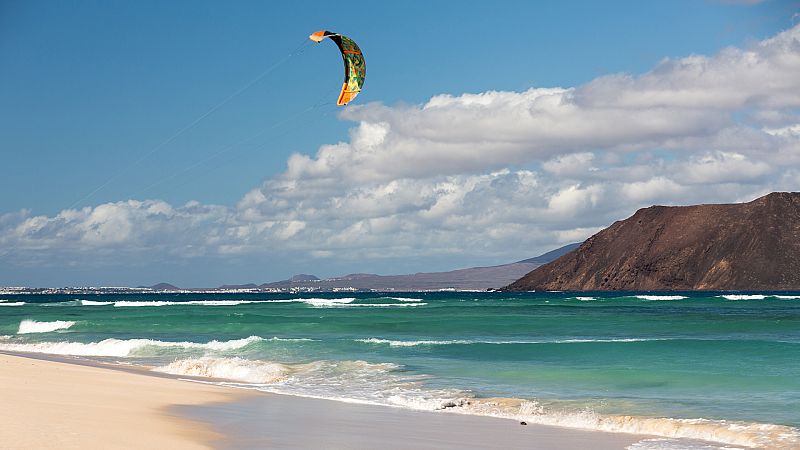 Viento fuerte en el litoral noroeste, mediterráneo peninsular, Baleares y Canarias - ver ahora