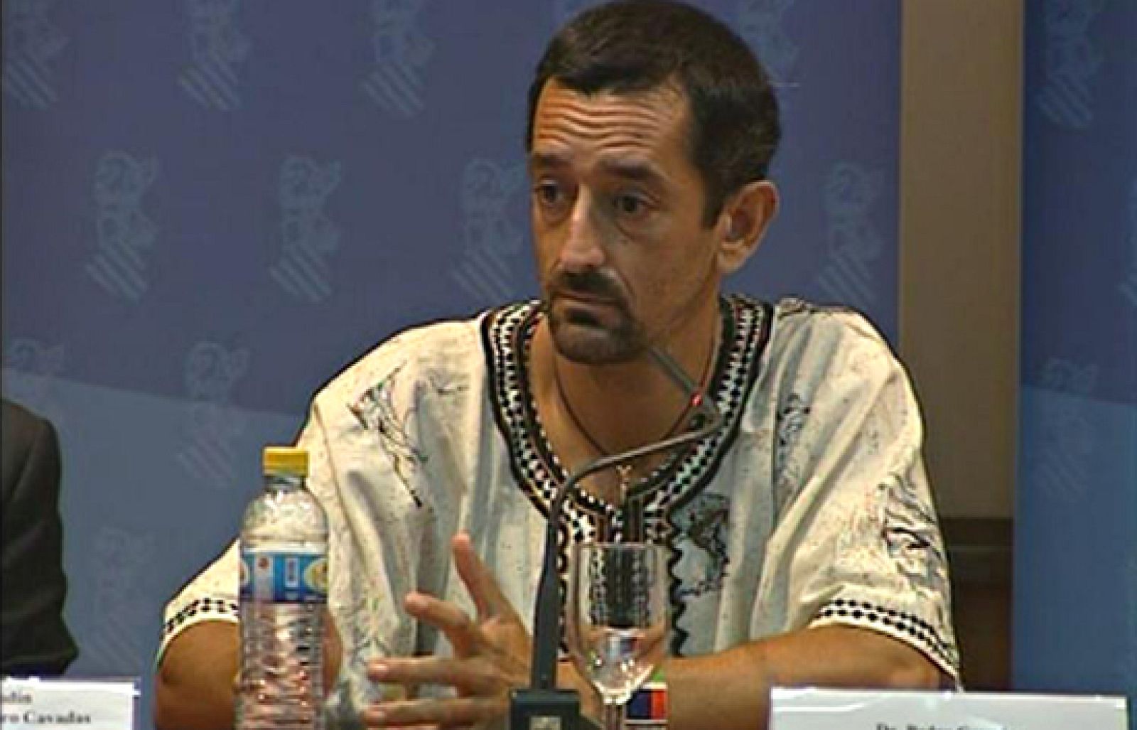 El doctor Cavadas explica que el primer trasplantado de cara en España se ha mirado ya al espejo y "está encantado".