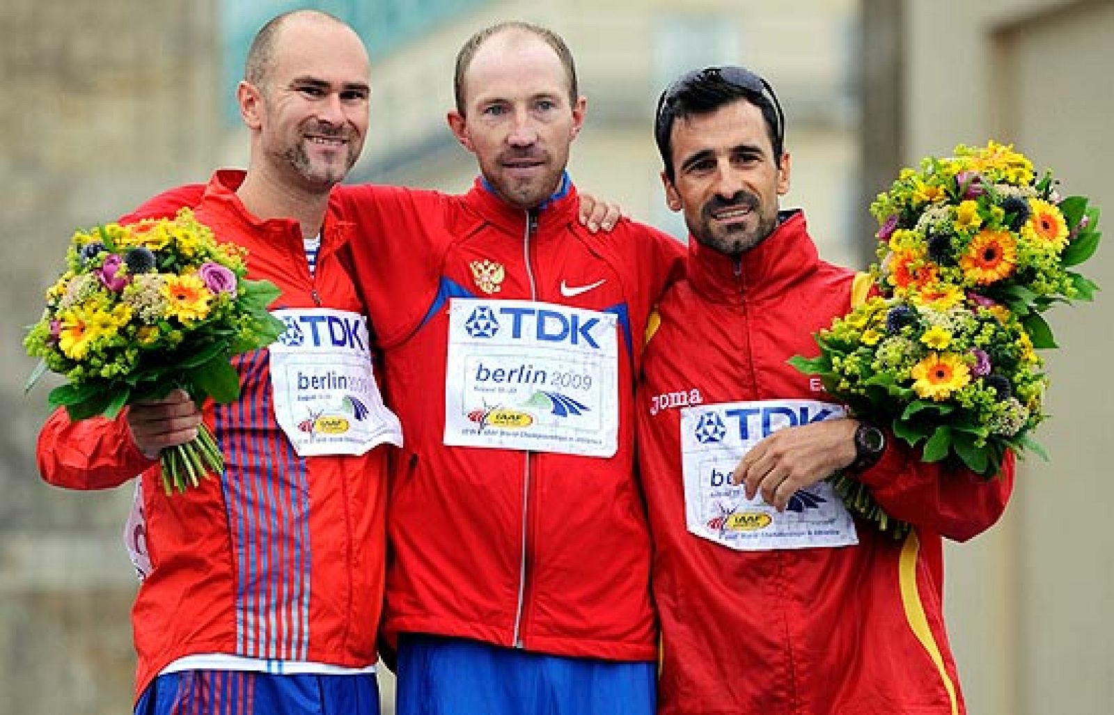 Bragado recoge el bronce en la entrega de medallas de los 50km Marcha. El madrileño consigue la segunda medalla para España después del oro de Marta Domínguez.