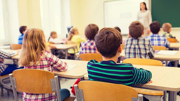 Telediario 1 - La 'ley Celaá' prohibirá a las escuelas que reciben fondos públicos separar por sexo