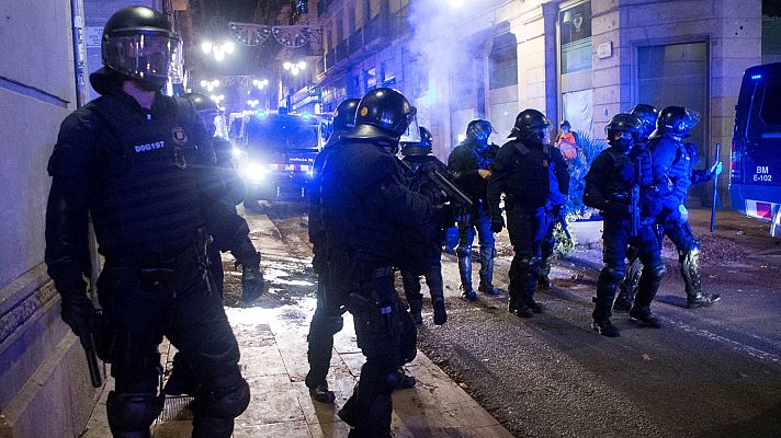 Telediario 1 - Tras los últimos atentados yihadistas en Viena y Niza, en Cataluña los Mossos extremarán la vigilancia en espacios públicos