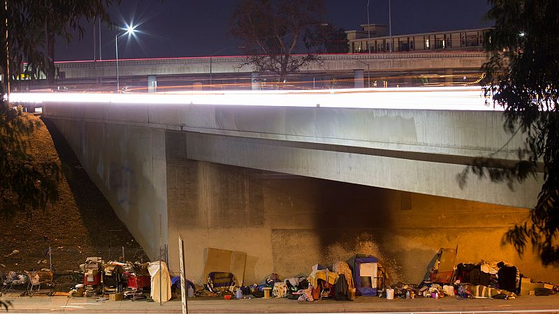 Ayuda a los sin techo en tiempos de coronavirus - España Directo | Ver
