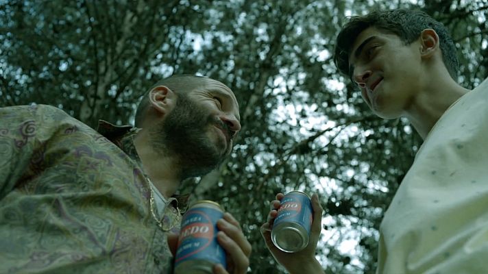  - Andrés se derrumba recordando la relación con su padre