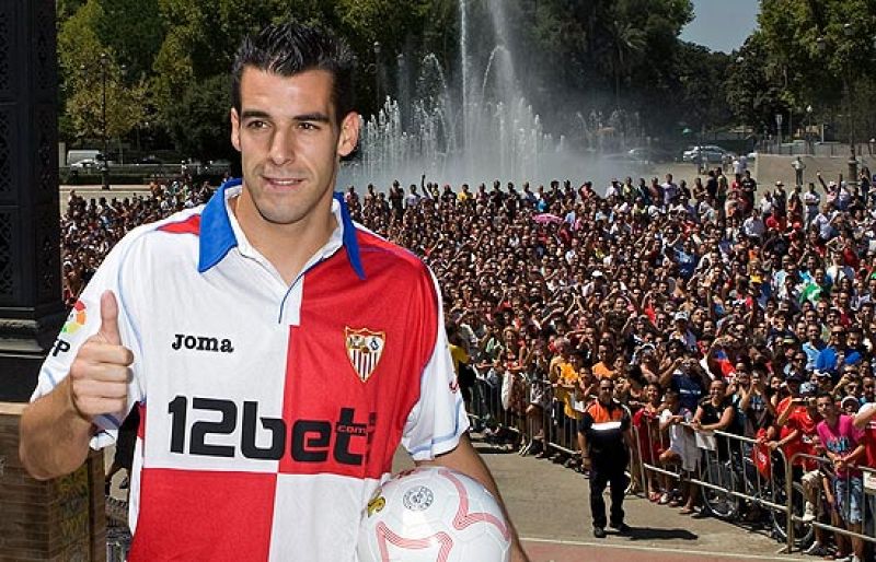 Negredo, presentado como jugador del Sevilla