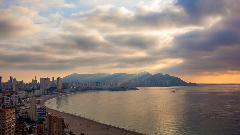 Precipitaciones localmente fuertes en la Comunidad Valenciana y el sistema Central - ver ahora