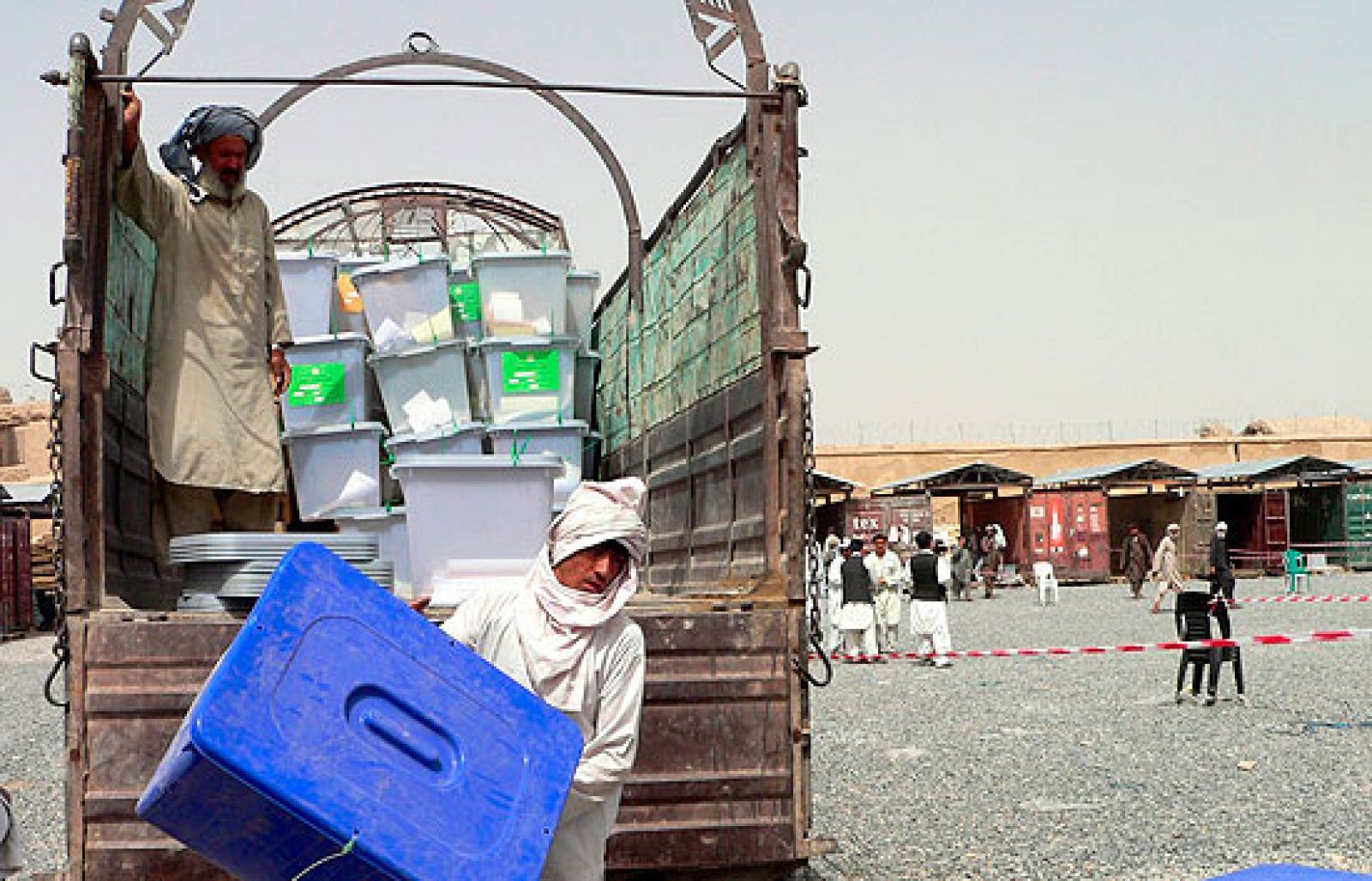 Un grupo de insurgentes ha atacado a un camión que transportaba las urnas con los votos de las elecciones y ha matado a dos personas.