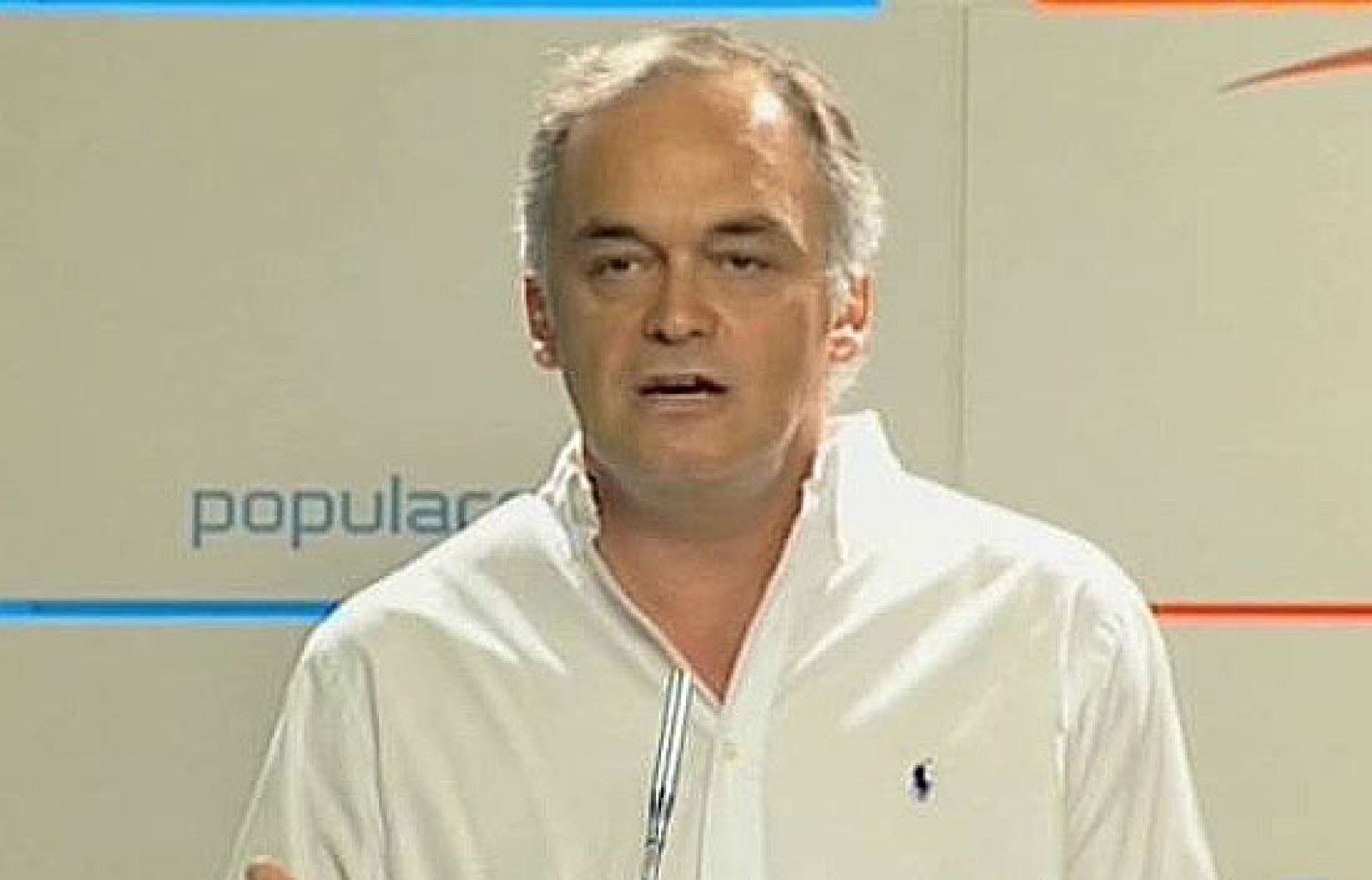 Nuevas reacciones a la posible subida de impuestos a las rentas más altas de la que habló ayer el Ministro de Fomento... Izquierda Unida la apoya, CiU ha dicho que intentará evitar que ocurra y el Partido Popular cree que Rodríguez Zapatero no tiene