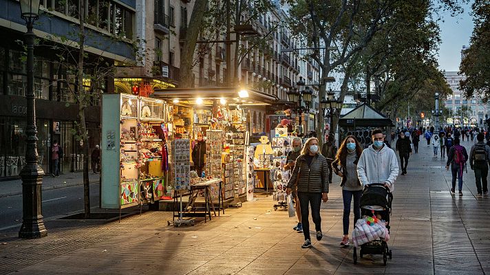 Telediario 1 - No hay confinamiento domicilario, pero... ¿Hay mucha diferencia?