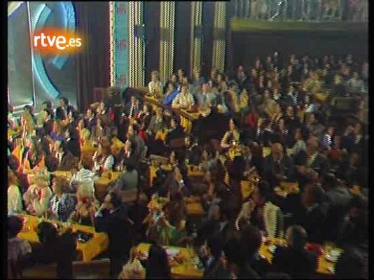 Cuéntame cómo pasó - Mocedades "Sólo era un Niño"