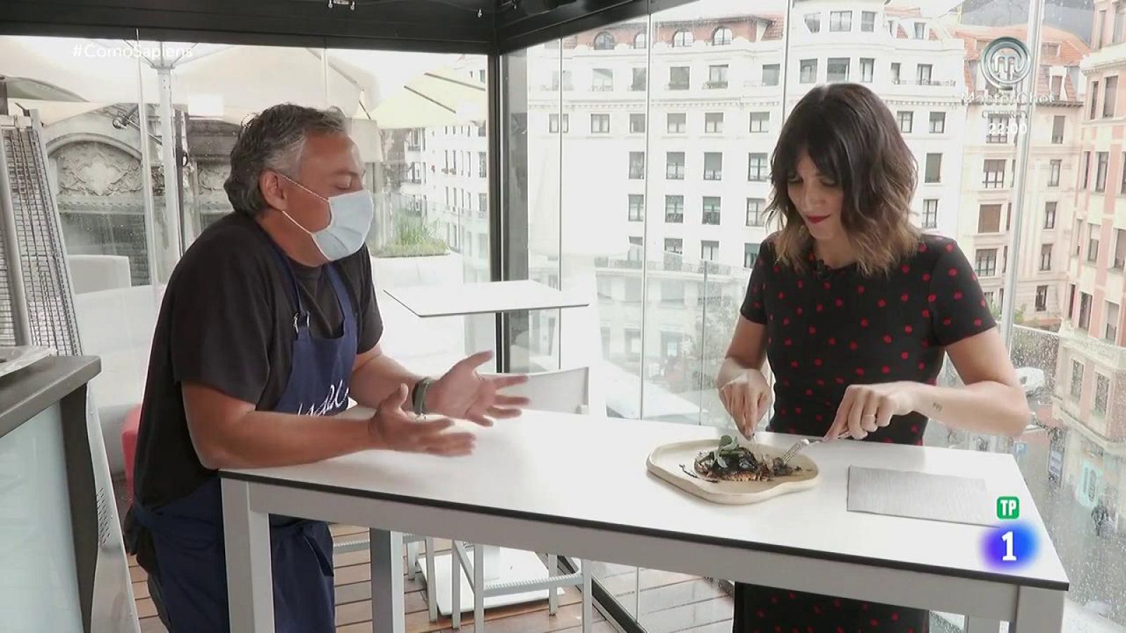 Chipirones en su tinta y socarrat de Idiazabal 'Como Sapiens' | Ver