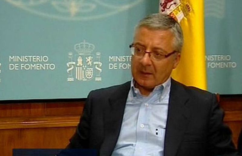Los sindicatos han criticado la posibilidad planteada por el Ministro de Fomento, José Blanco, de congelar el salario de los funcionarios el próximo año. La última vez que se aplicó esta medida fue en el 2007.