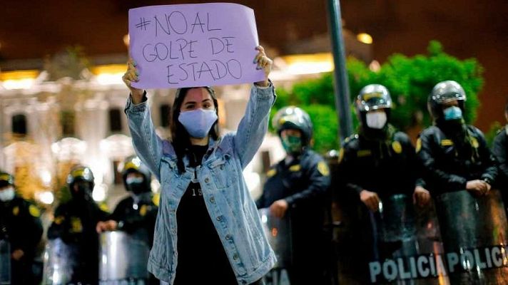 Informativo 24h - Manifestantes marchan al Congreso contra asunción de nuevo presidente de Perú