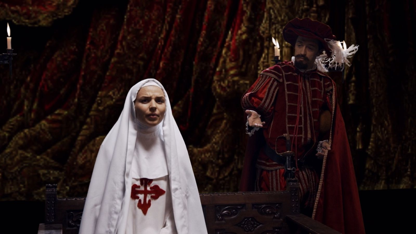 Aquí la Tierra - La cara de este casanova... ¿no os suena? ¡Segunda entrega de la hiperrealidad en Aquí la Tierra!