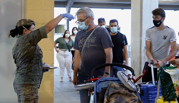 Especiales informativos - Montero anuncia que el IVA de las mascarillas baja al 4 %