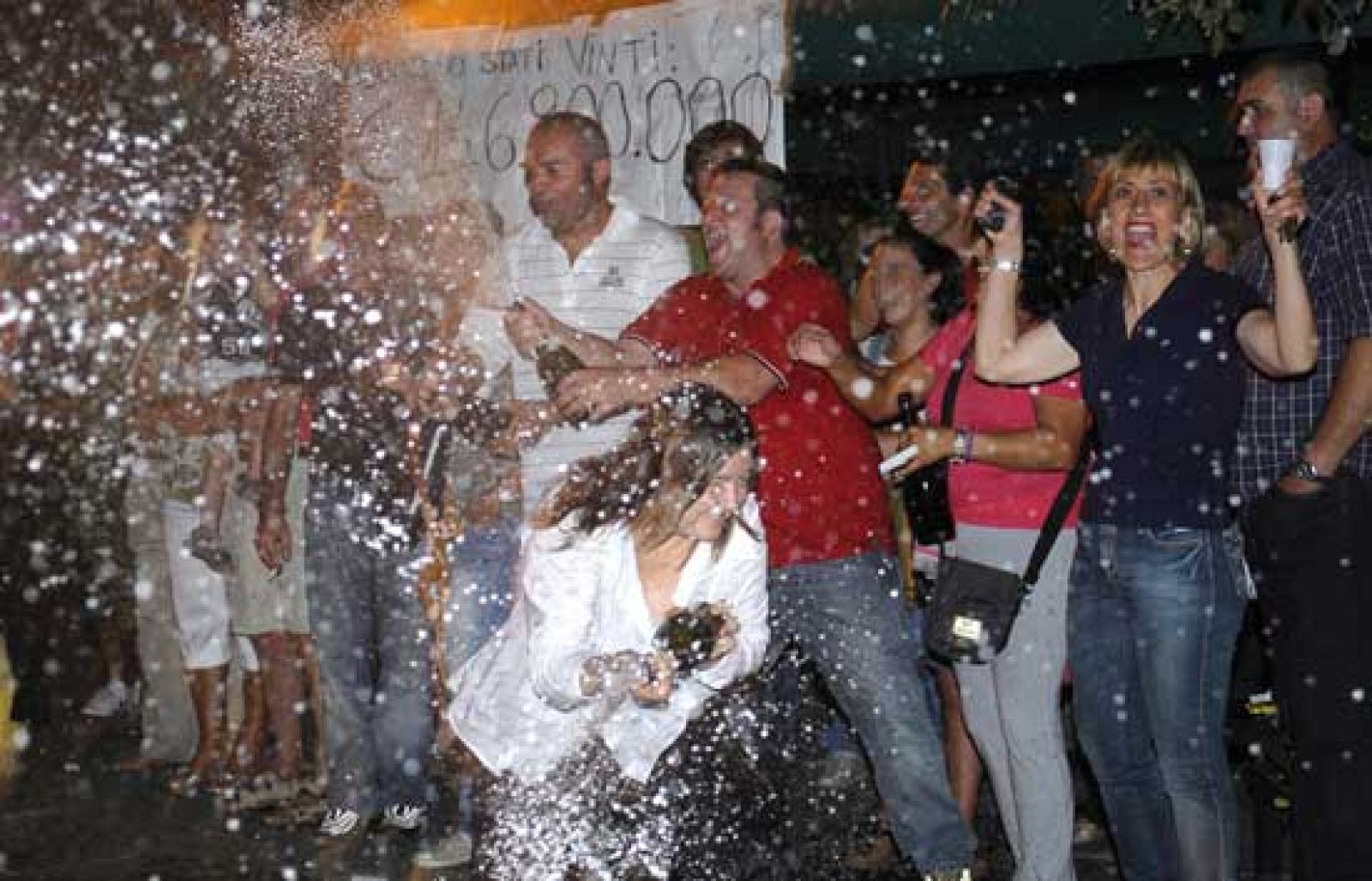 Gana 146 millones de euros en la lotería italiana | Ver