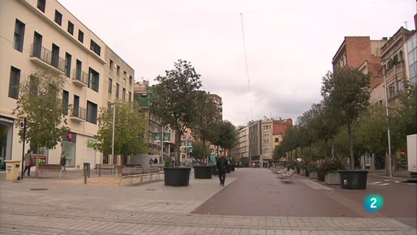 Remodelació del centre  de Sabadell.  Observadors d'avions i regulació dels patinets a La Metro