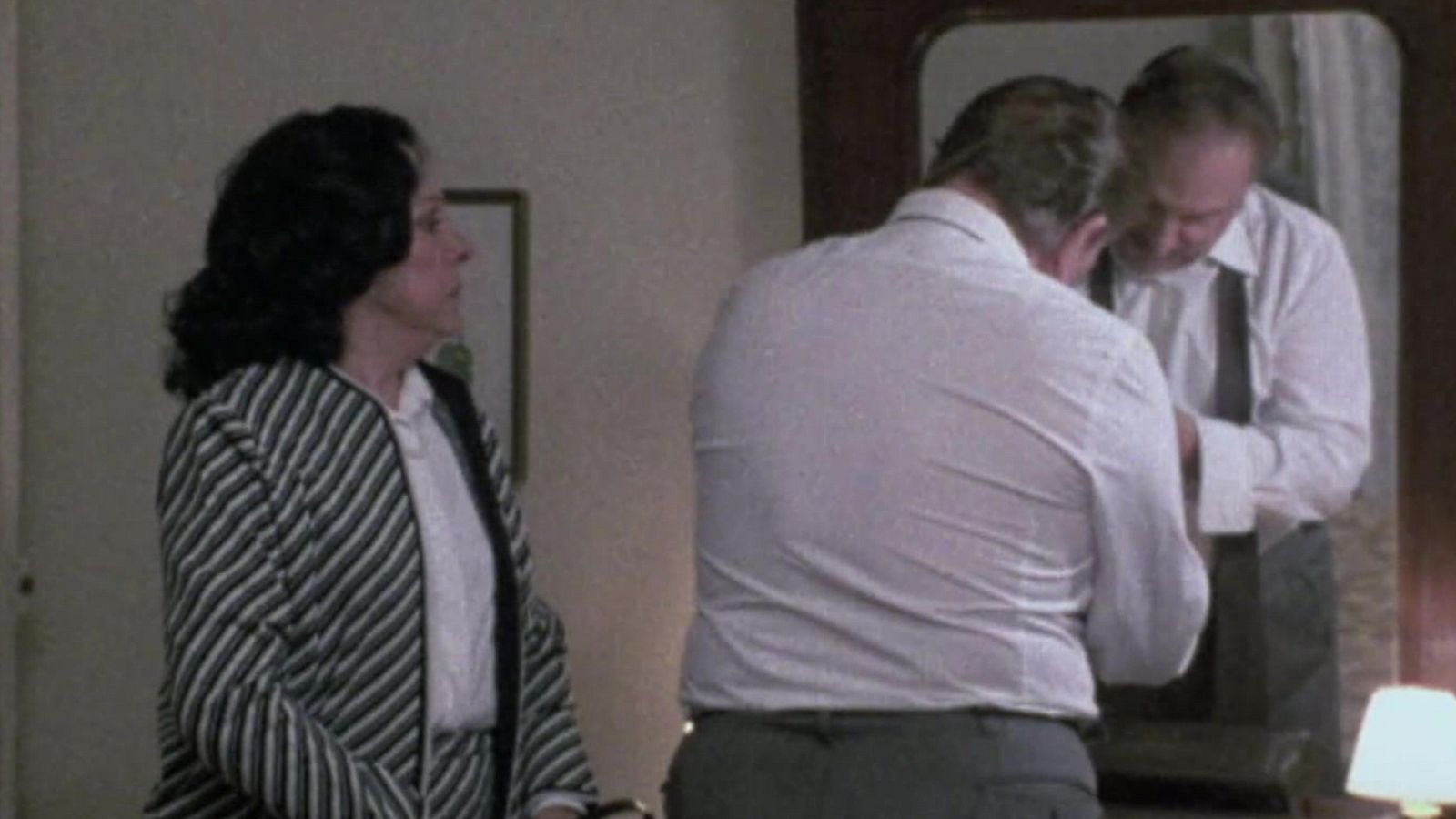 Anillos de oro - Capítulo 8: Cuando se dan mal las cartas - ver ahora