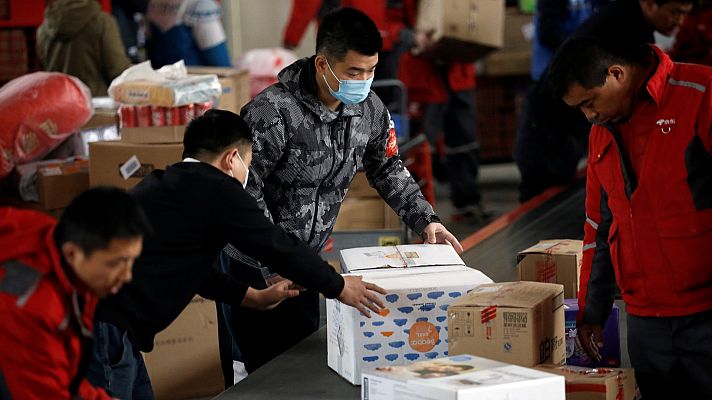 Telediario 1 - China celebra el Día de los Solteros