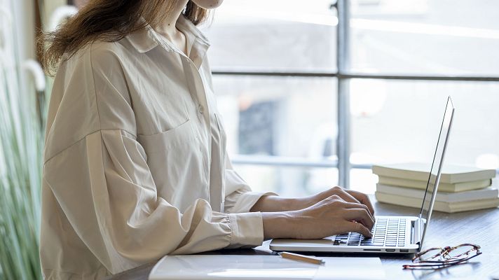 La tarde en 24h - Proponen aplicar un impuesto del 5 % al teletrabajo