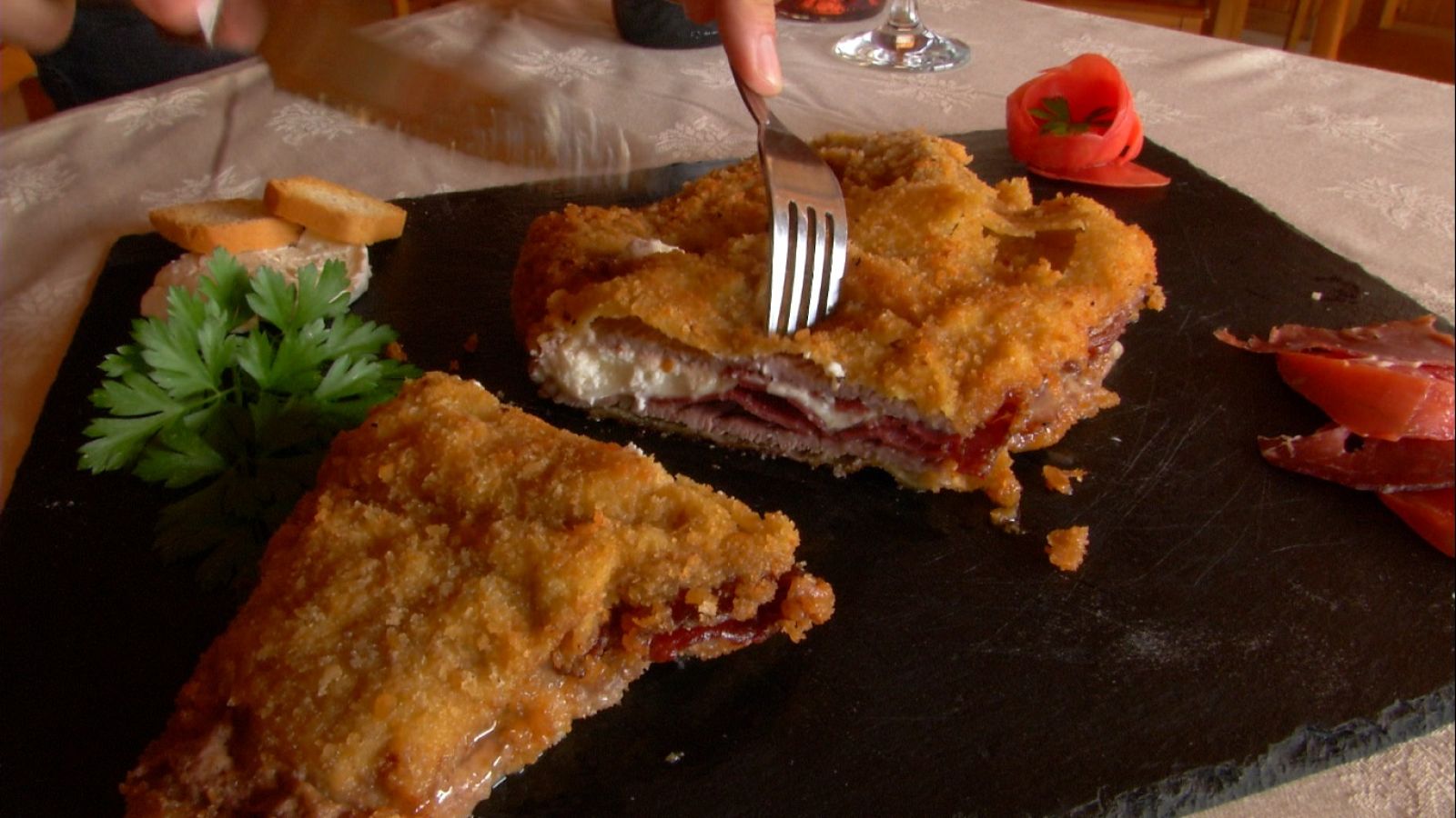 Aquí la Tierra - Cachopo de búfalo con cecina del mismo animal