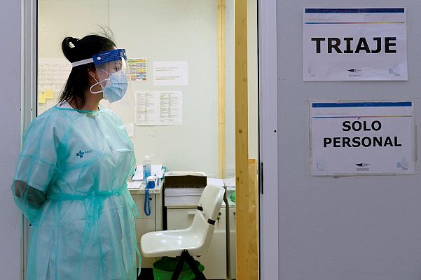 Telediario 1 - Una exposición callejera reivindica el papel de las mujeres cuidadoras