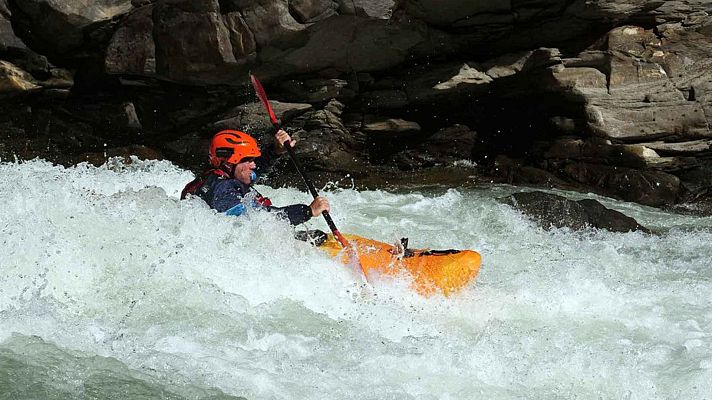 Grandes documentales - Expedición con Steve Backshall: Bután, agua blanca