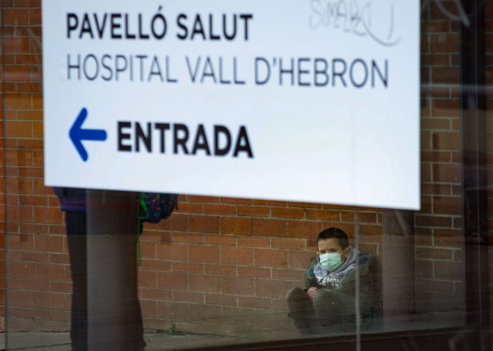 Una niña pasó 45 días ingresada por un fallo cardiaco por la COVID - La tarde en 24h | Ver