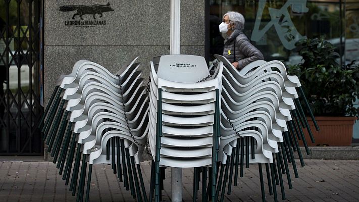 Telediario 1 - Regiones endurecen las restricciones para aplanar la curva