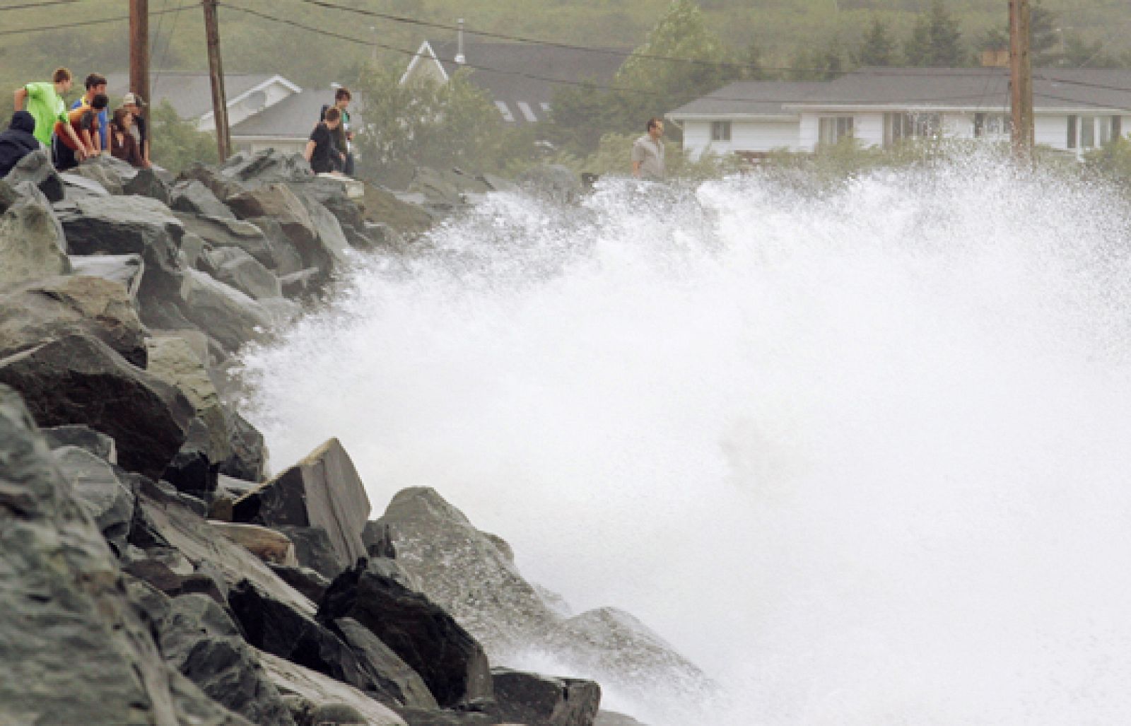 Muere una niña arrastrada por una ola