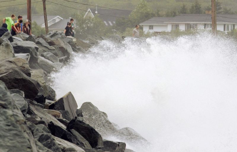 Muere una niña arrastrada por una ola