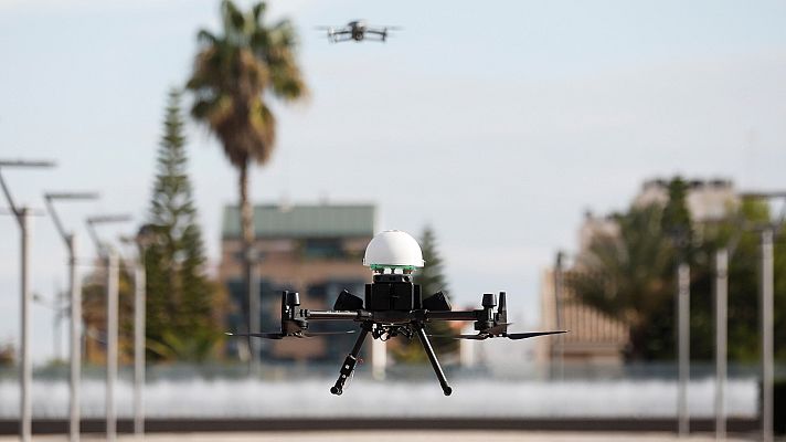 Telediario 1 - Valencia acoge el primer transporte de material sanitario mediante drones hecho en España