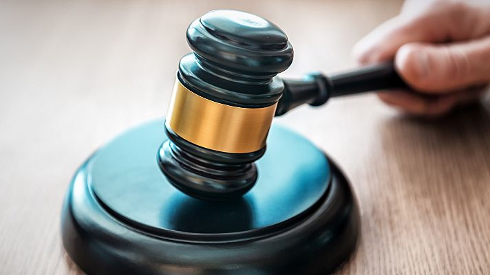 Telediario 1 - Sancionados tres magistrados en Perú por una sentencia de transfondo machista