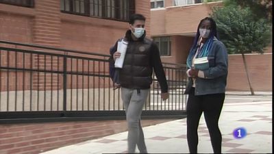 J�venes extutelados extranjeros: en un callej�n sin salida sin recursos econ�micos ni papeles | Ver