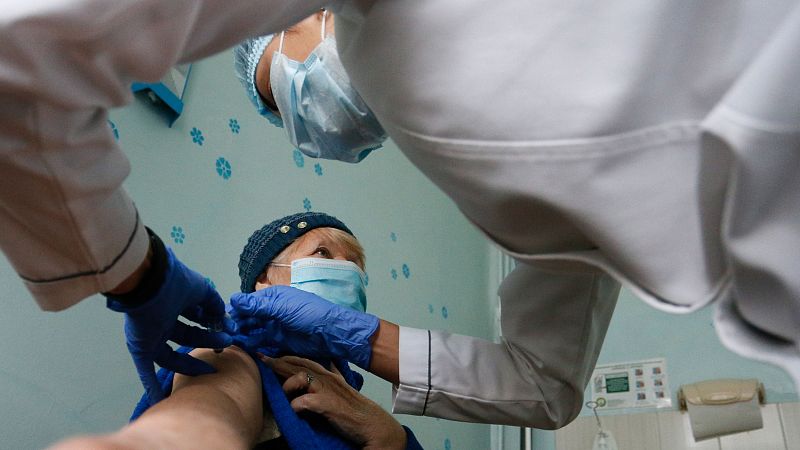 Coronavirus - Las vacunas de Moderna y Pfizer generan optimismo, pero también dudas - Telediario 1 | Ver