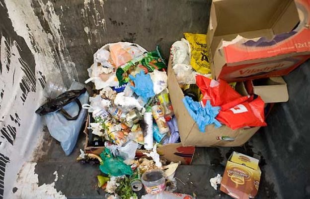  - Encuentran a un bebé muerto