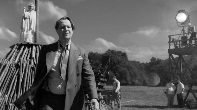 Llega a los cines 'Mank', dirigida por David Fincher y que cuenta la intrahistoria de la película 'Ciudadano Kane'