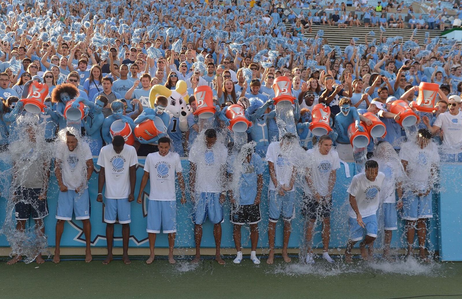 Muere de ELA uno de los impulsores del desafío del cubo de hielo | Ver