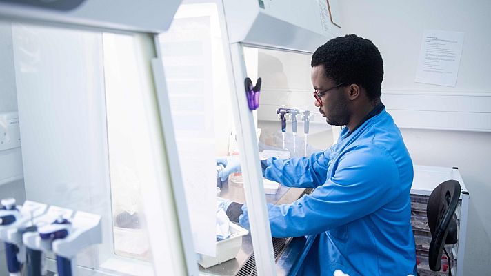 La tarde en 24h - La compra de vacunas de la UE excede a su población