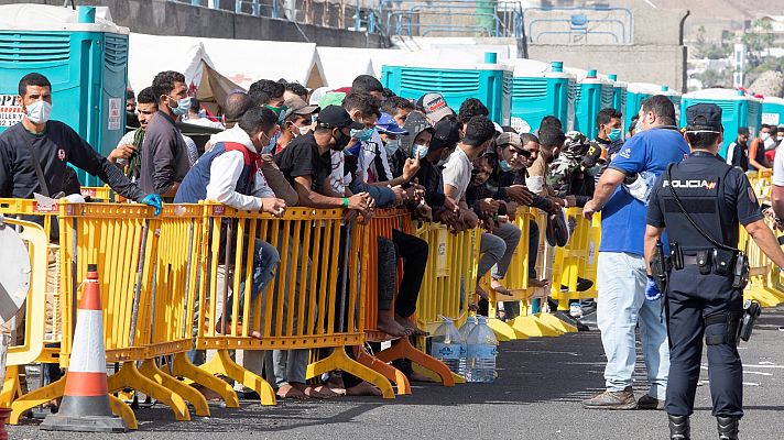 Telediario 1 - Canarias dicta una orden que obliga a los migrantes con coronavirus a ponerse en cuarentena